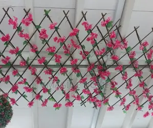 Red Decorated Expandable/Stretchable Green Fence Decor