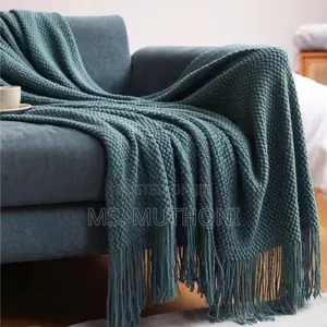 Super Soft Knitted Throw Blanket With Tassels