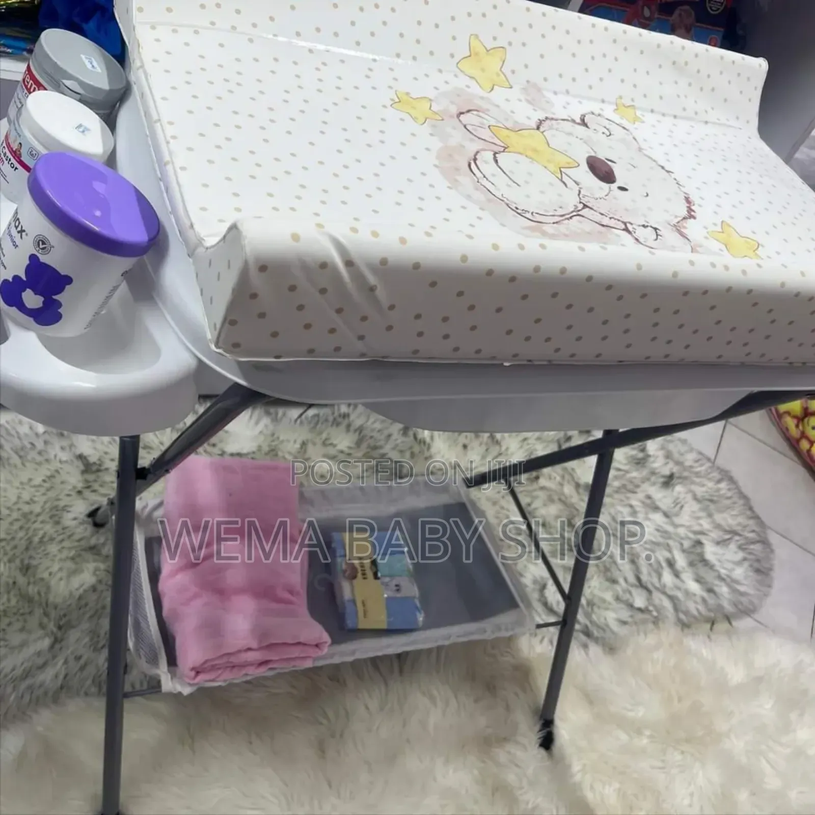 Baby Portable/Foldable Bath Station With a Changing Mat
