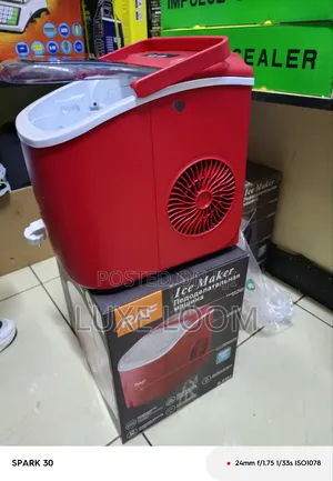 Ice Maker/Ice Cube Maker
