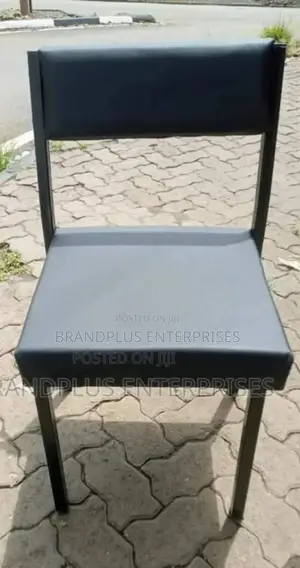 Caterina/Visitors Seat
