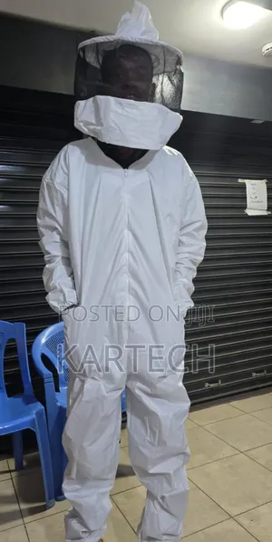 Beekeeping Suit With A Pair Of Gloves