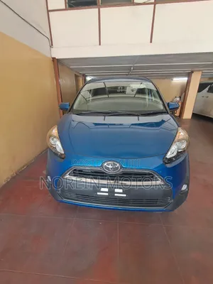 Toyota Sienta 1.5 AWD (6-seater) 2017 Blue