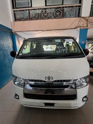 Toyota HiAce 2017 White