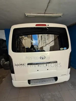 Toyota HiAce 2017 White
