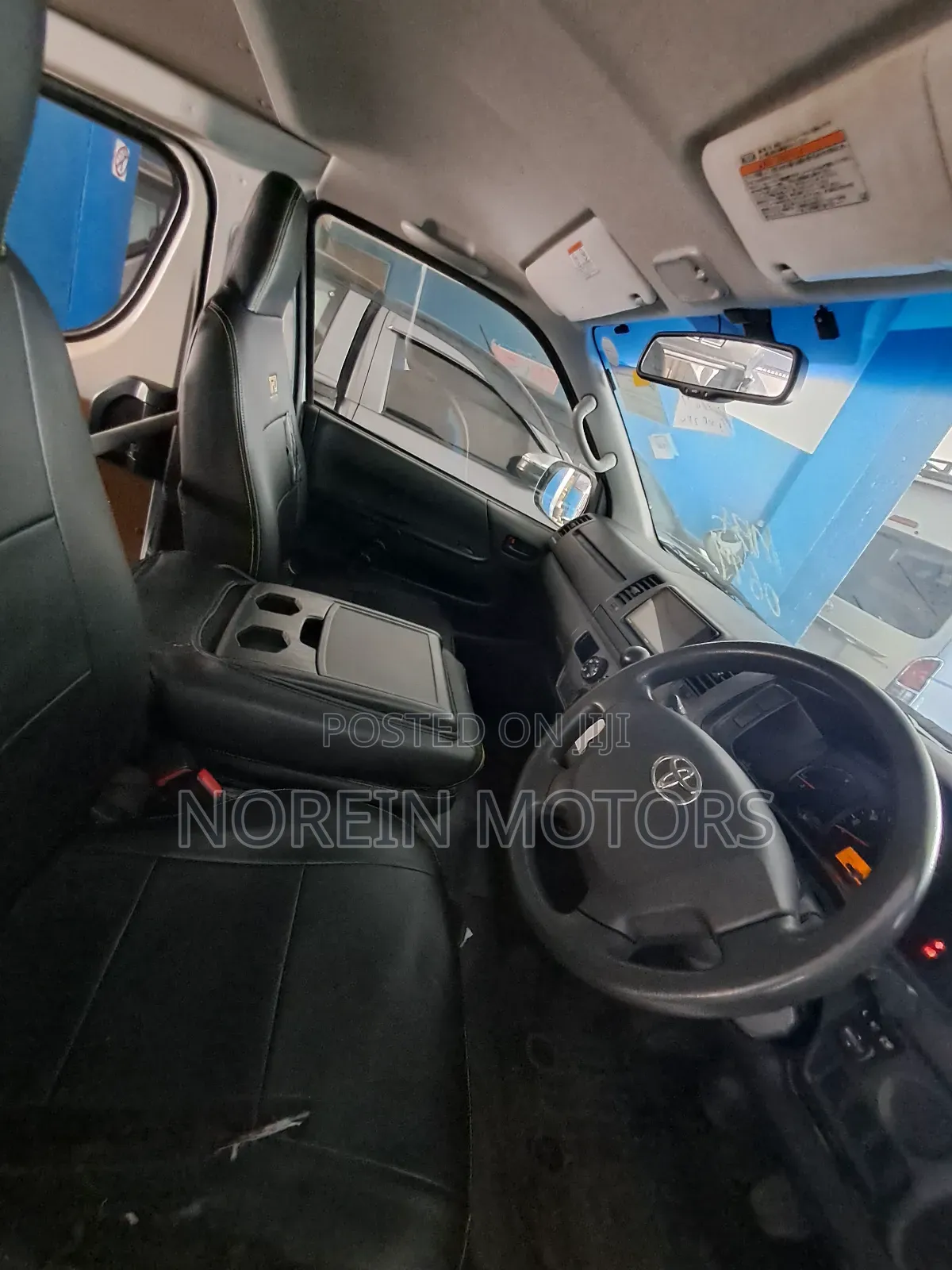 Toyota HiAce 2017 White
