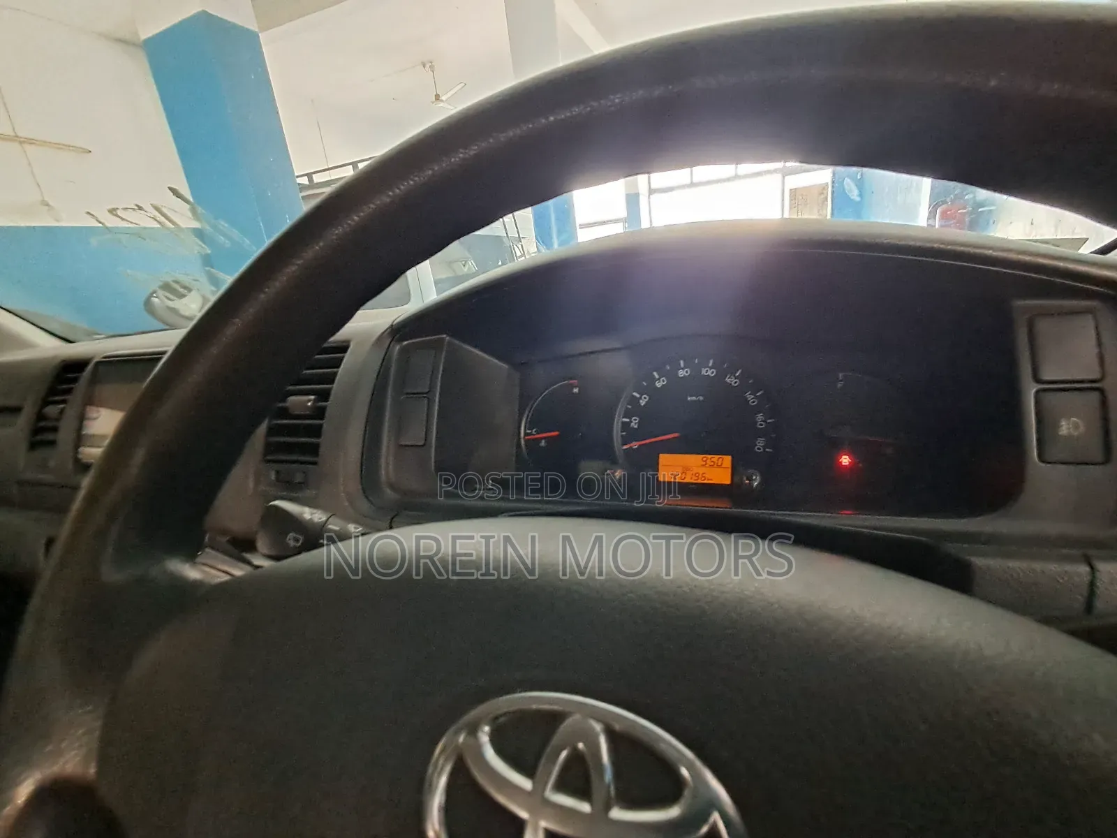 Toyota HiAce 2017 White