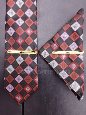 Red Box Pattern Men's Tie With Pocket Square