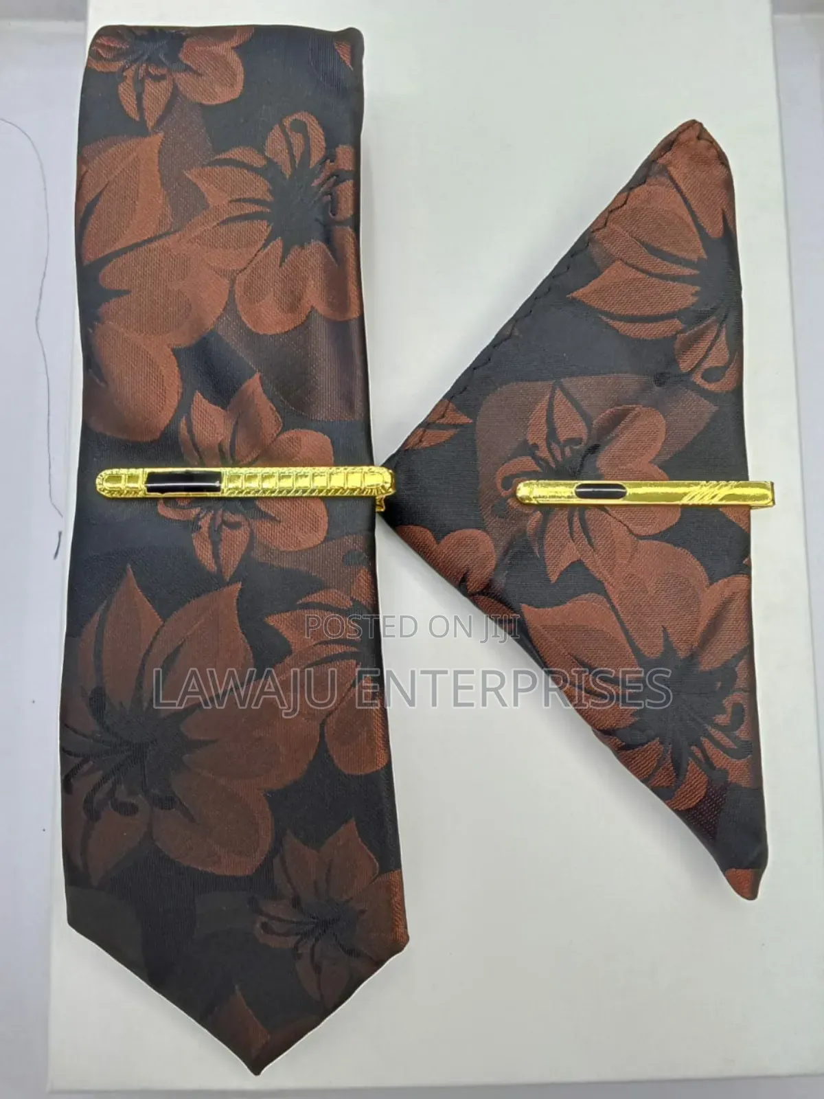 Brown Men's Tie With Pocket Square
