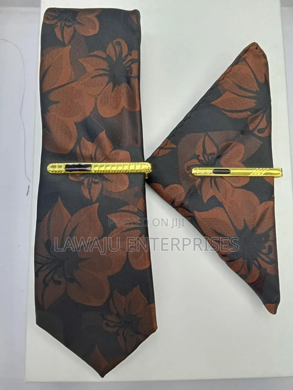 Brown Men's Tie With Pocket Square