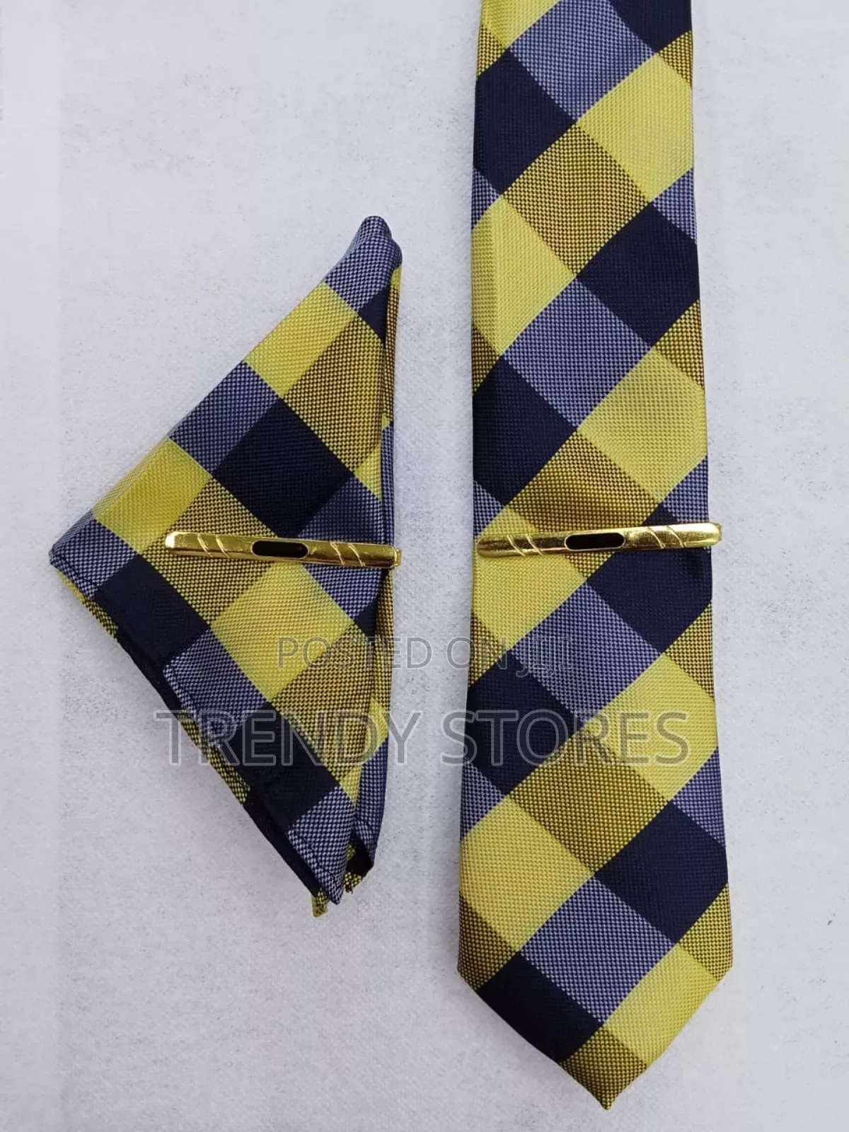 Yellow Pattern Men's Tie With Pocket Square