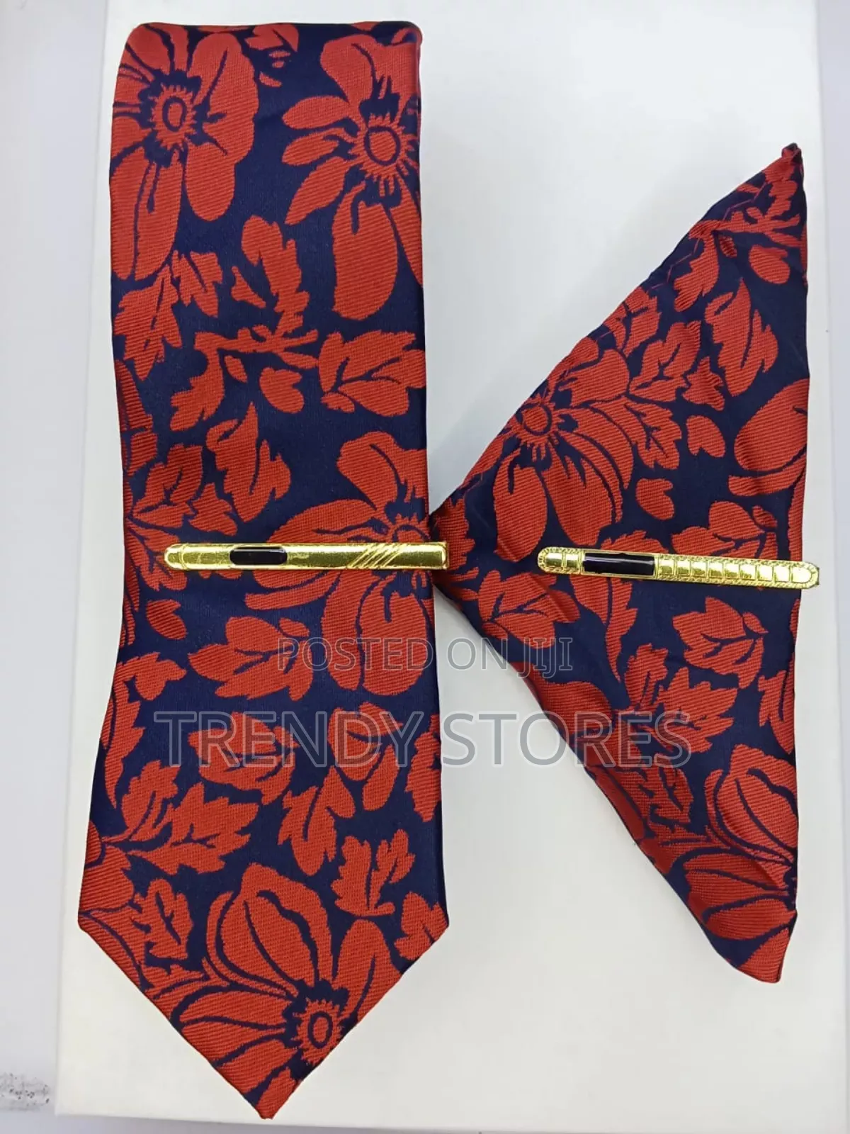Red Pattern Men's Tie With Pocket Square