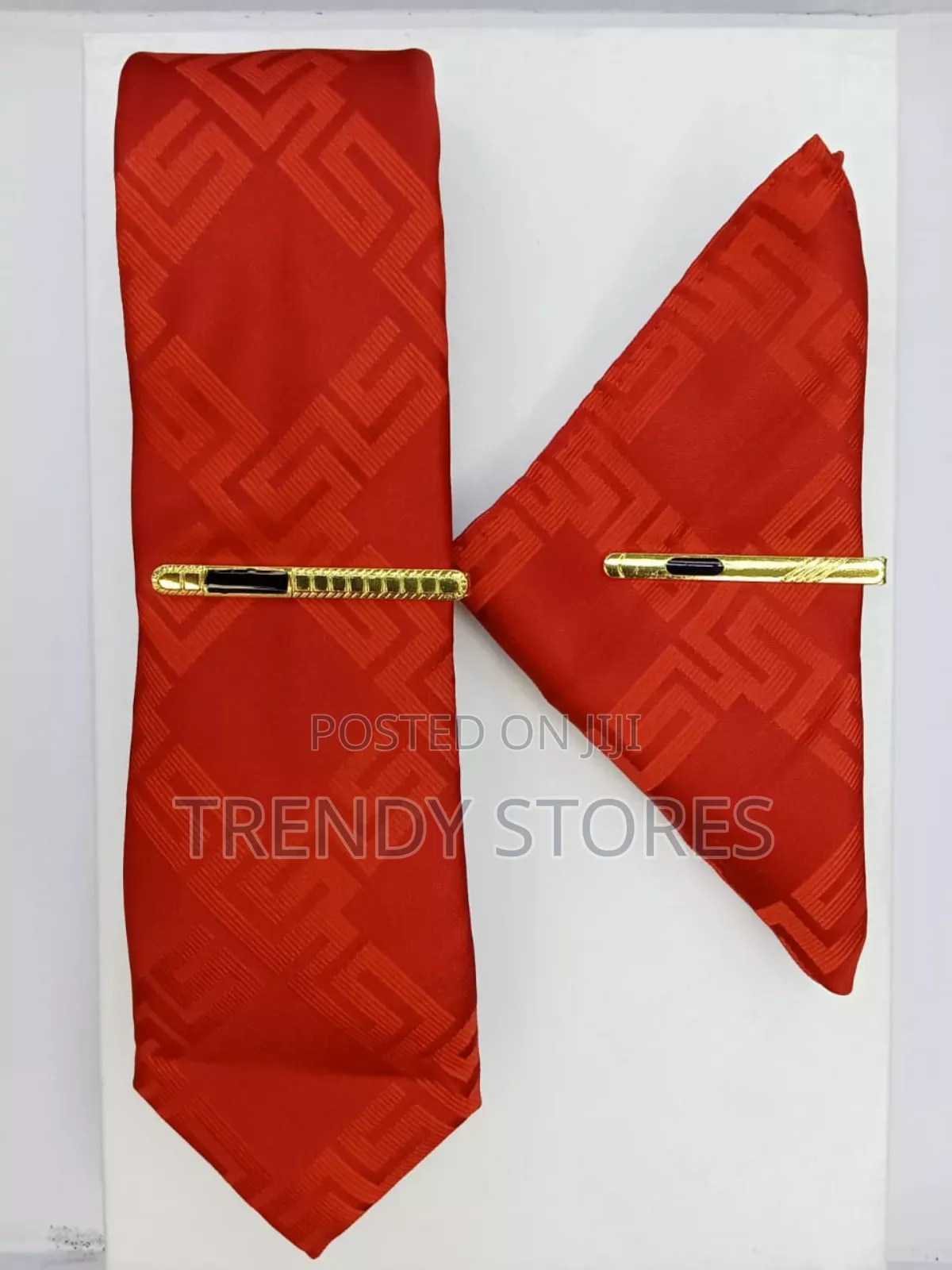 Red Pattern Men's Tie With Pocket Square
