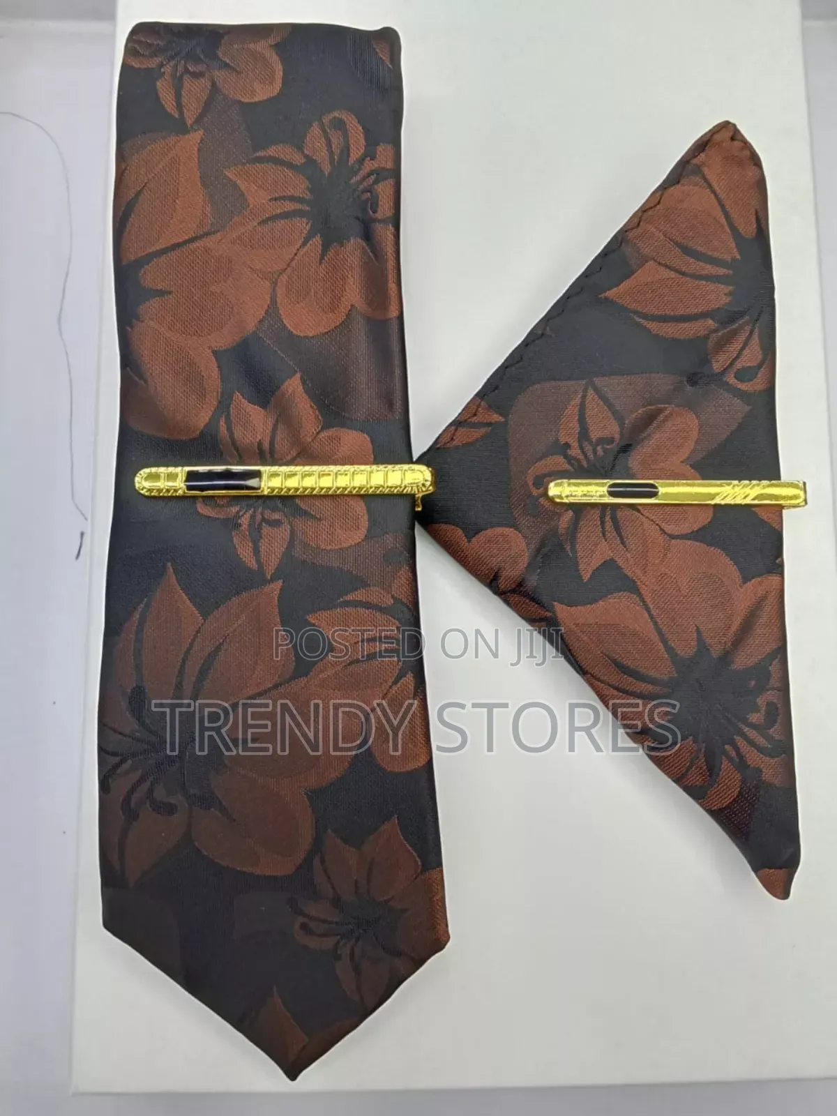Brown Men's Tie With Pocket Square