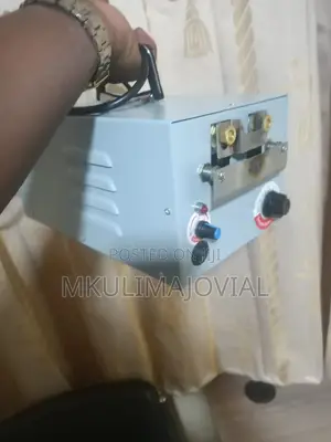 Debeaking Machine