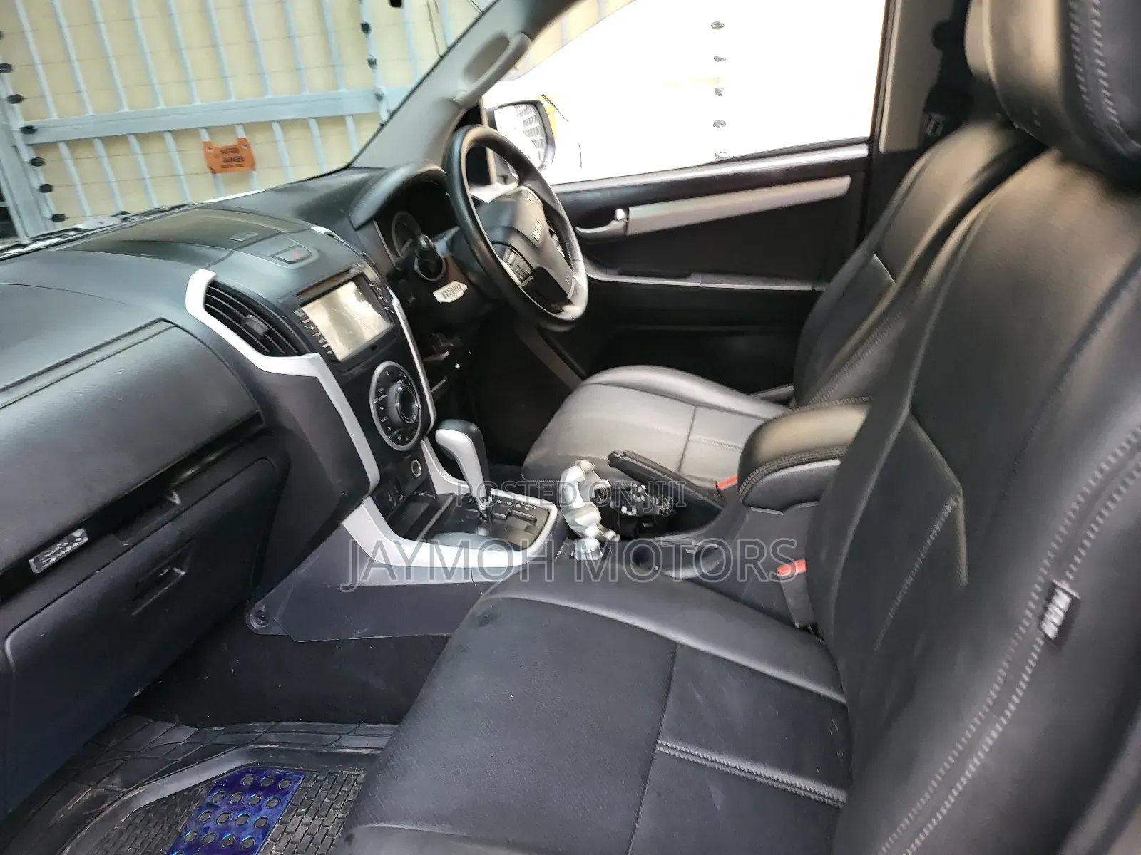 Isuzu D-MAX 2021 White