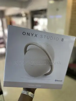 Onyx Studio 8