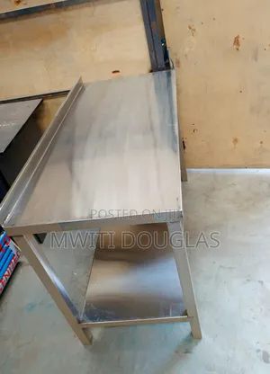 Prominent Smooth Stainless Working Table G