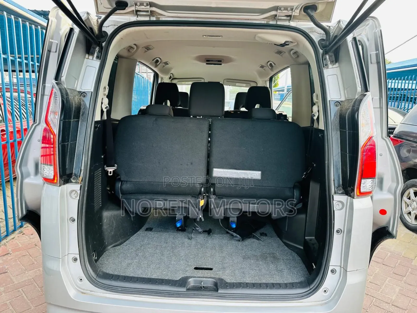 Nissan Serena 2018 Gray