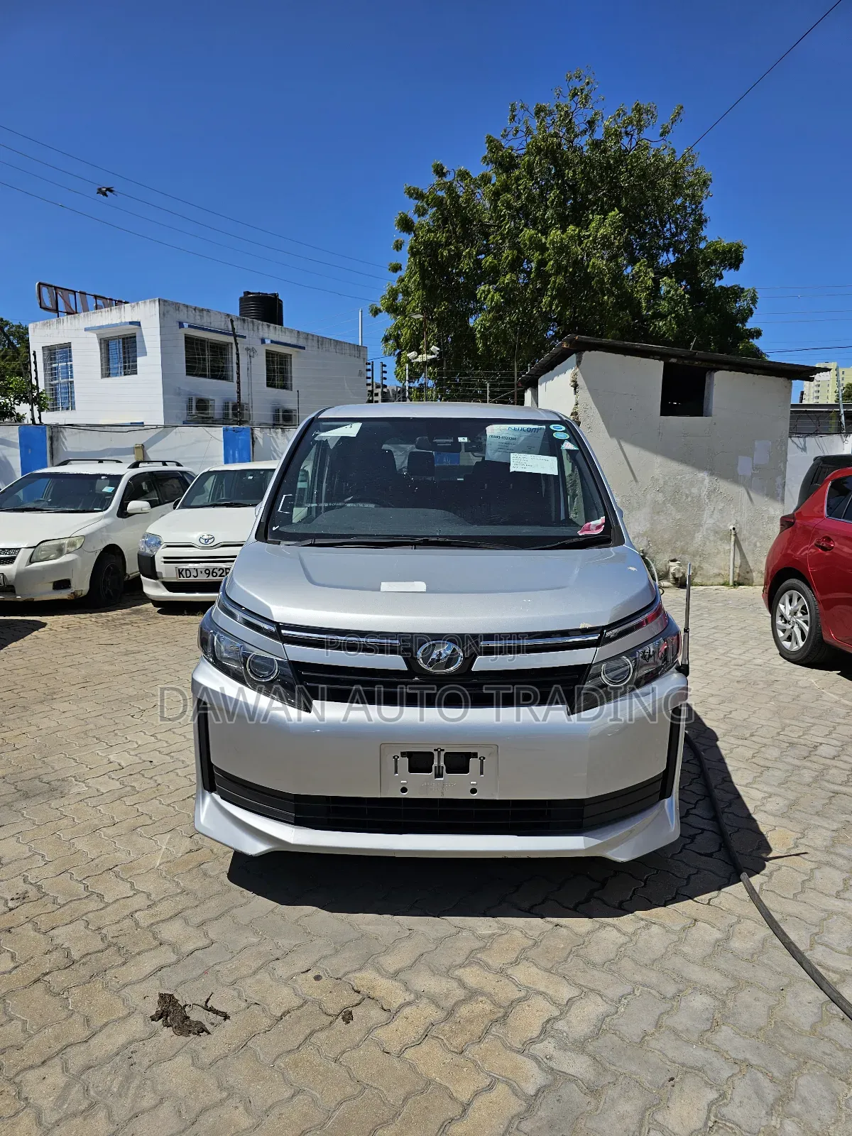 Toyota Voxy 2017 Silver