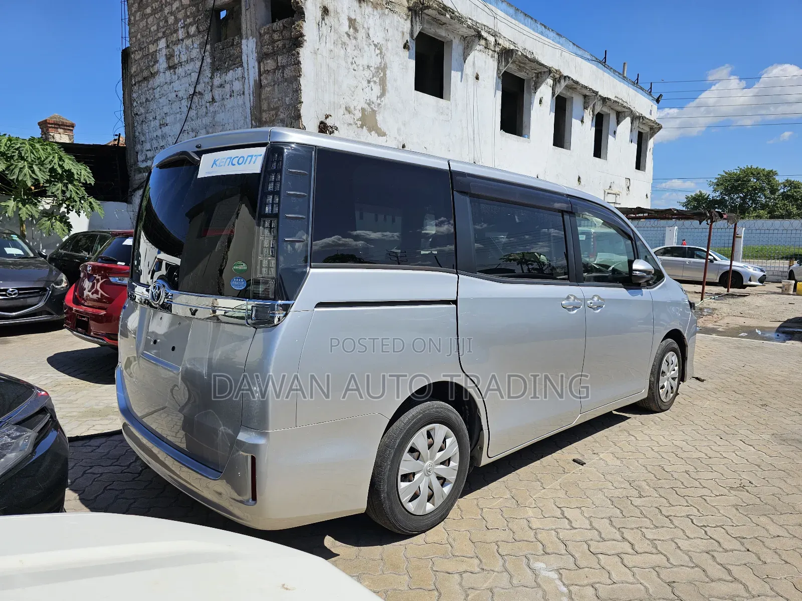 Toyota Voxy 2017 Silver