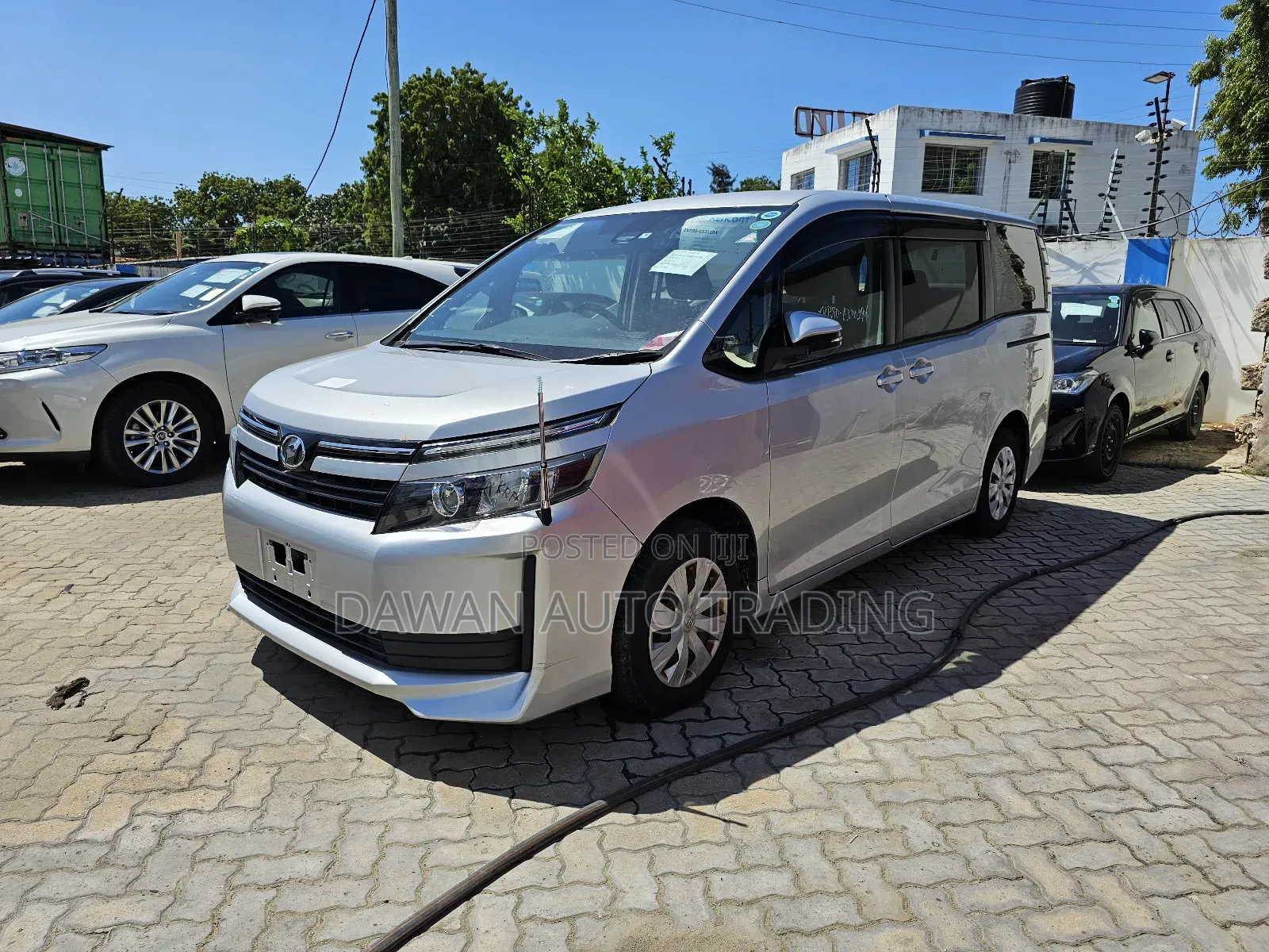 Toyota Voxy 2017 Silver