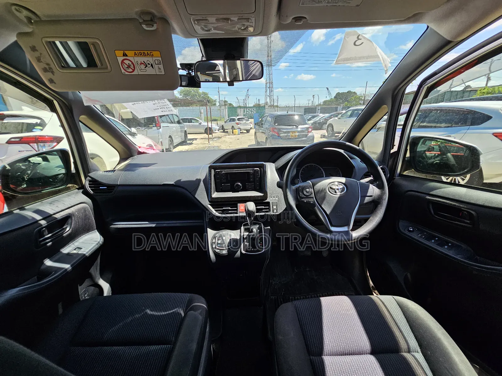Toyota Voxy 2017 Silver