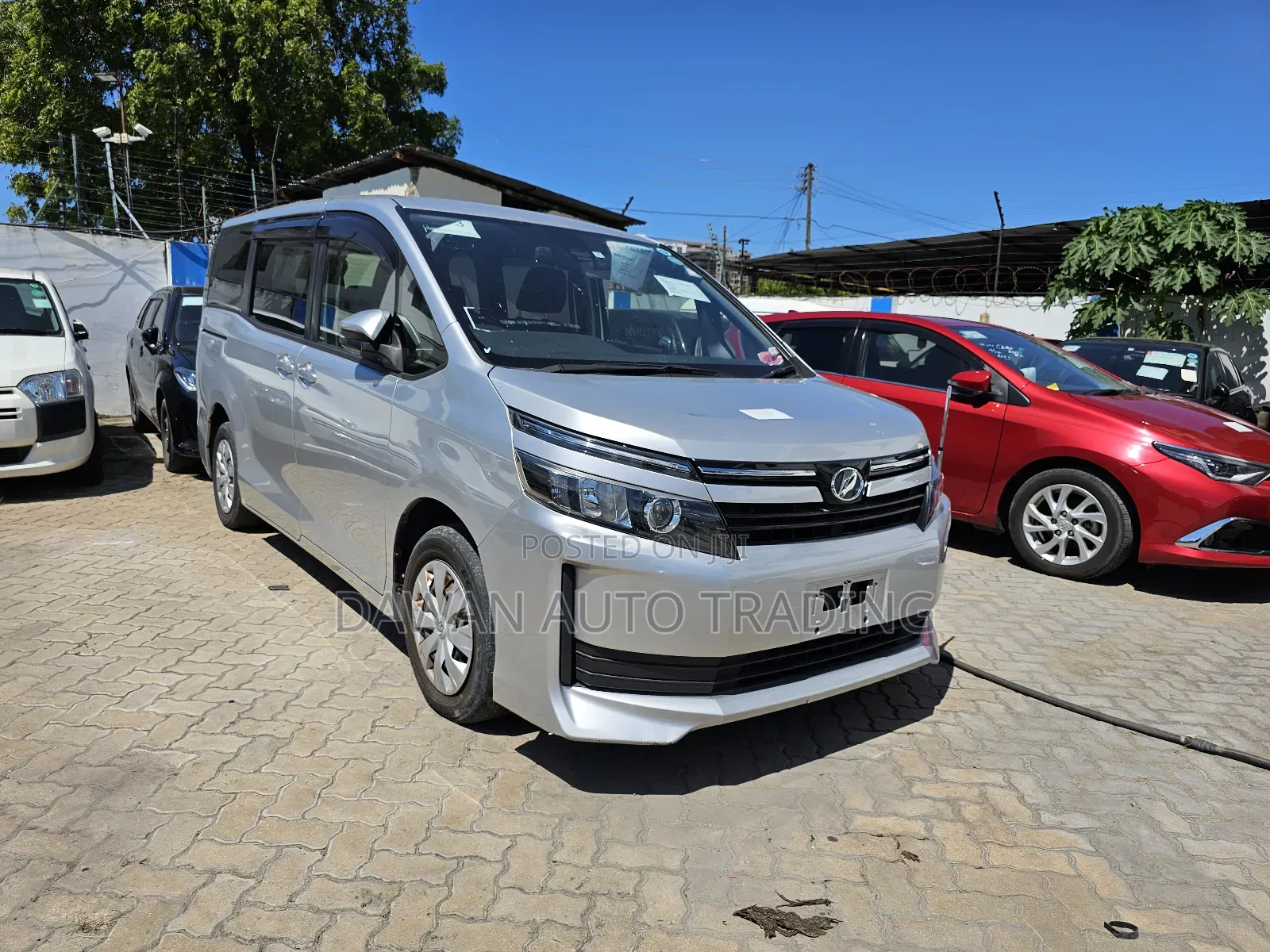 Toyota Voxy 2017 Silver