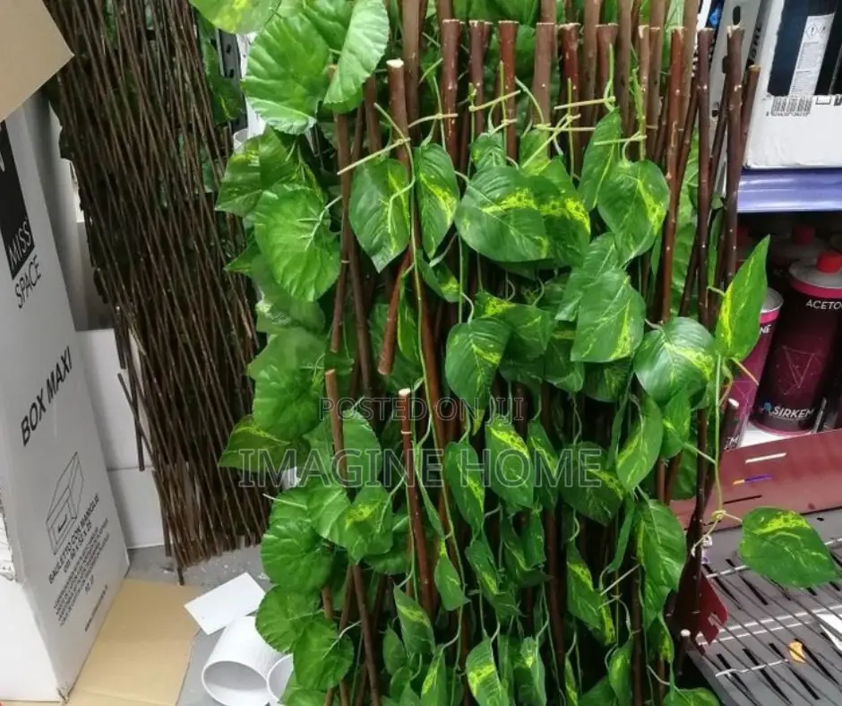 Expandable/Stretchable Artificial Green Fence