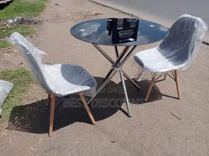 Round Table and Chairs (Outdoor Set)