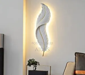 Luxe Feather Design Wall Light