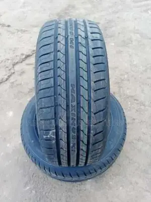 215/55 R17 Maxtrek Tyres