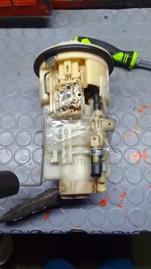 Fuel Pump Toyota Noah 2005