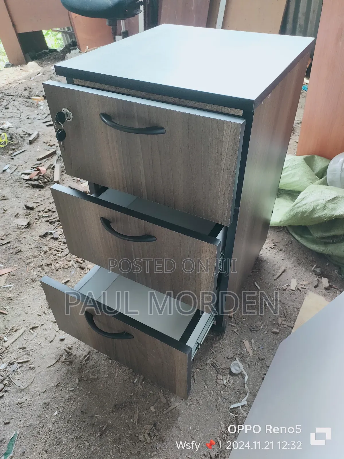 Three Drawers Movable Side Drawers