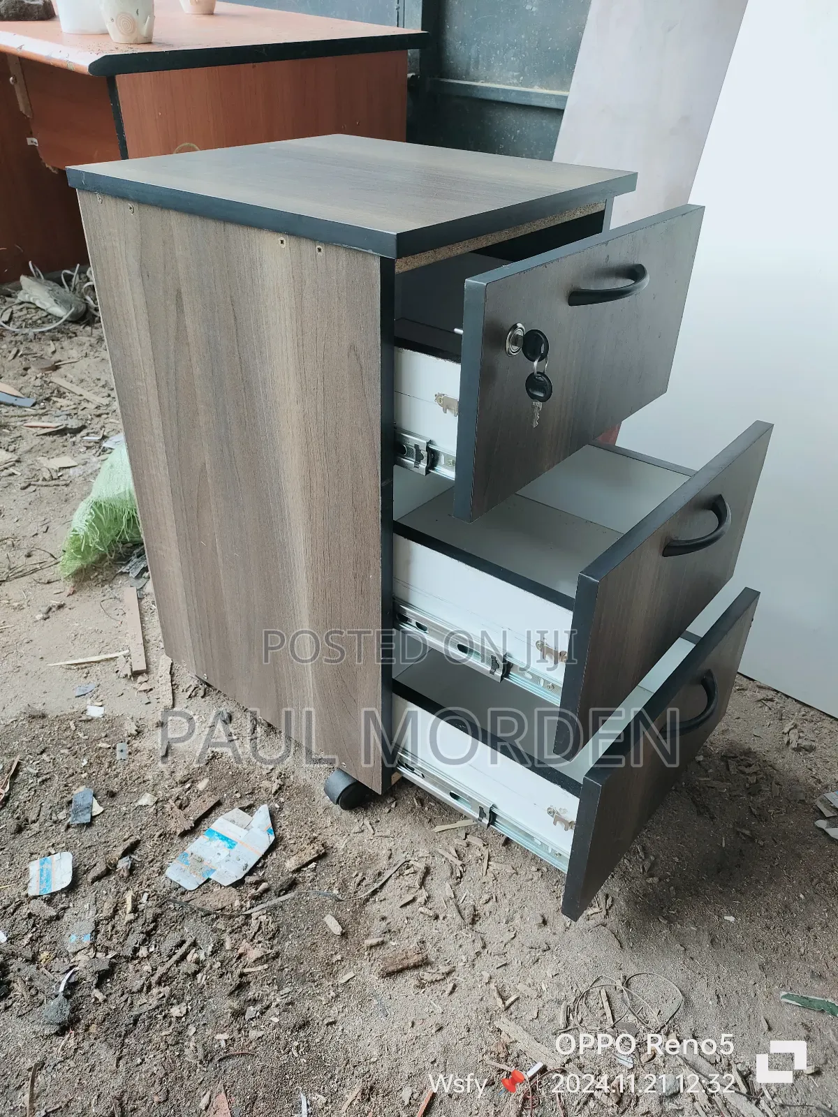 Three Drawers Movable Side Drawers
