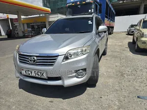 Toyota Vanguard 2013 Silver