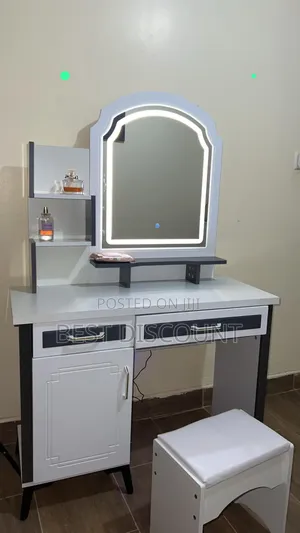 Make - Up Dressing Table With Lights