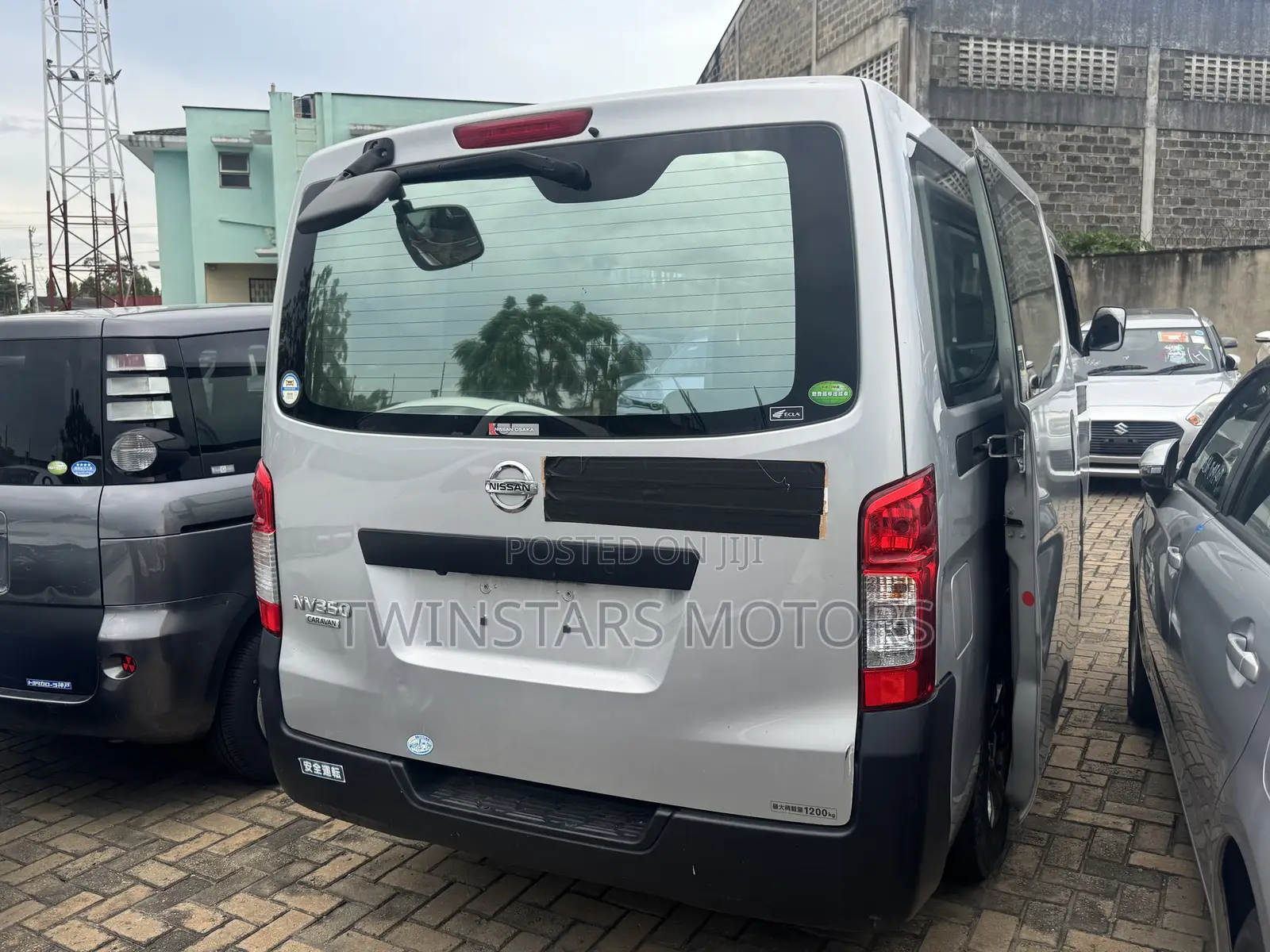 Nissan Caravan (Urvan) 2017 Silver
