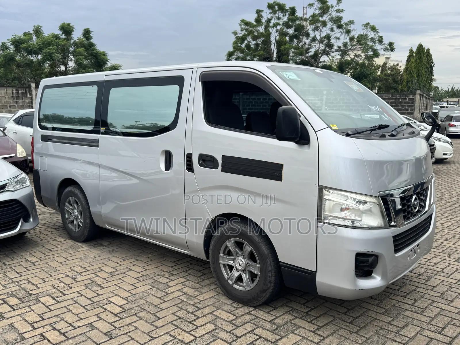 Nissan Caravan (Urvan) 2017 Silver
