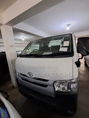 Toyota HiAce 2017 White