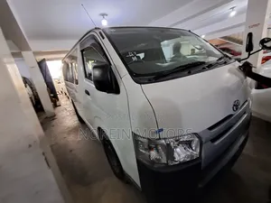 Toyota HiAce 2017 White