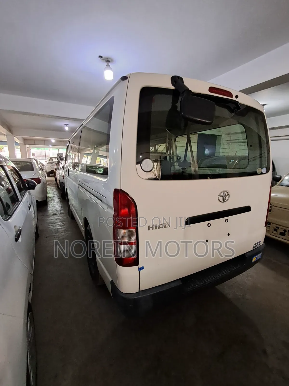 Toyota HiAce 2017 White
