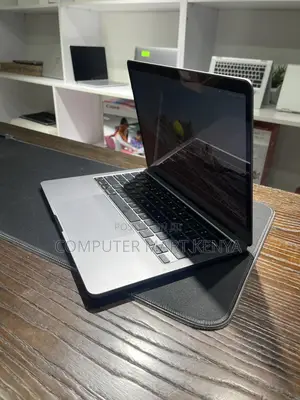 Laptop Apple MacBook Pro 2020 M1 8GB Apple M1 SSD 256GB