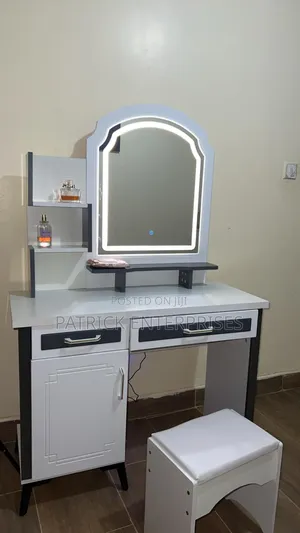 European Modern Impoted Dressing Table With LED Lights