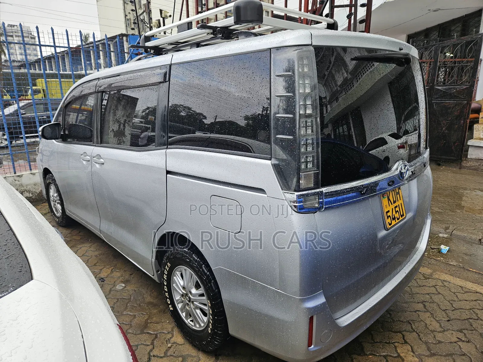 Toyota Noah 2015 Silver