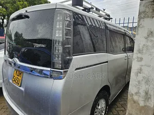 Toyota Noah 2015 Silver