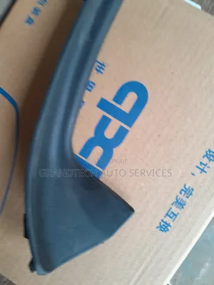 Nissan Tiida Windcreen Finisher Moulding