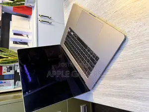 Laptop Apple MacBook Pro 2018 32GB Intel Core I9 SSD 2T