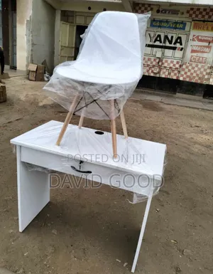 Salon Table and Chair