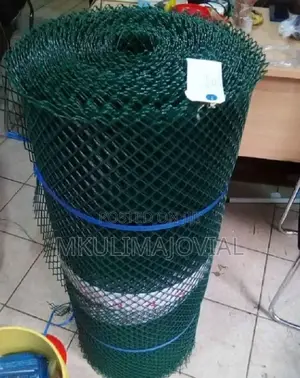 Affordable 25m Plastic Mesh, Chicken Plastic 25metres